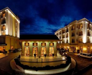 Rocks Hotel Resort